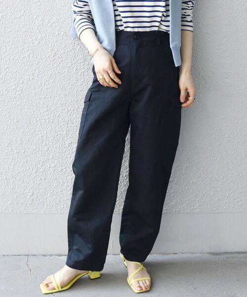 SHIPS any(シップス エニィ)の「SHIPS any:〈ウォッシャブル〉スマート カーゴ ロングパンツ◇(カーゴパンツ・レディース・ネイビー/カーキ・40/38/36)」の4枚目の写真