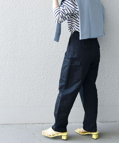 SHIPS any(シップス エニィ)の「SHIPS any:〈ウォッシャブル〉スマート カーゴ ロングパンツ◇(カーゴパンツ・レディース・ネイビー/カーキ・40/38/36)」の15枚目の写真