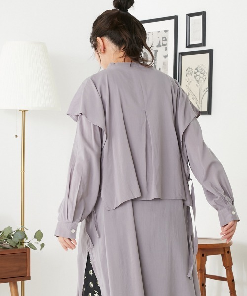 OMNES(オムネス)の「綿レーヨンバンドカラーケープシャツチュニック(シャツ/ブラウス・レディース・グレー/ブラック/ホワイト・FREE)」の17枚目の写真