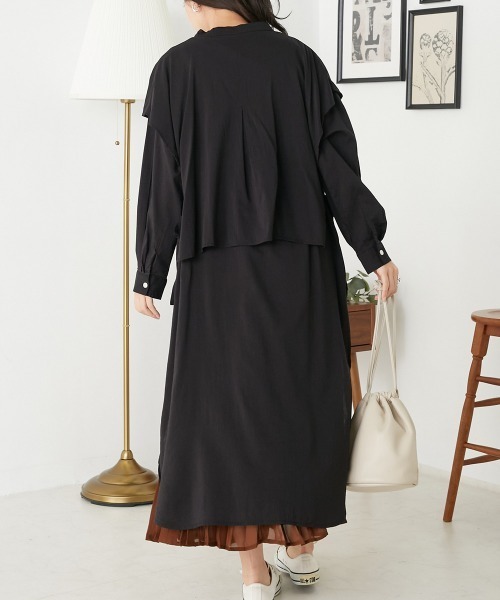 OMNES(オムネス)の「綿レーヨンバンドカラーケープシャツチュニック(シャツ/ブラウス・レディース・グレー/ブラック/ホワイト・FREE)」の20枚目の写真