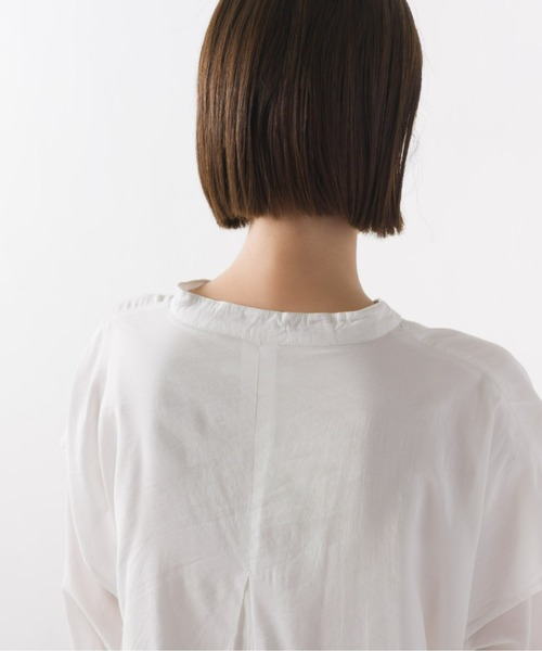 OMNES(オムネス)の「綿レーヨンバンドカラーケープシャツチュニック(シャツ/ブラウス・レディース・グレー/ブラック/ホワイト・FREE)」の7枚目の写真