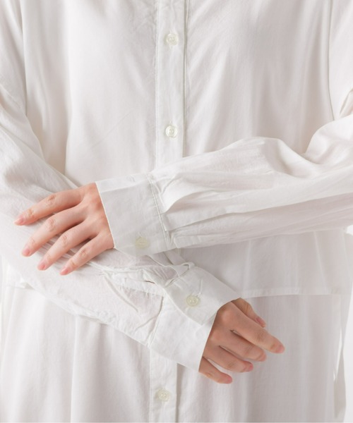 OMNES(オムネス)の「綿レーヨンバンドカラーケープシャツチュニック(シャツ/ブラウス・レディース・グレー/ブラック/ホワイト・FREE)」の8枚目の写真