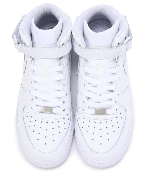 NIKE(ナイキ)の「NIKE エアフォース1MID GS(スニーカー・レディース・ホワイト・24.5cm/24cm/25cm/23.5cm/23cm)」の4枚目の写真