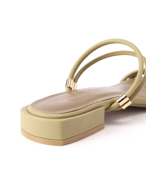 NATURAL BEAUTY BASIC（ナチュラルビューティーベーシック）の「ナローストラップ２ＷＡＹサンダル（サンダル・レディース・オフホワイト/ライトグリーン/ブラック・LARGE/MEDIUM）」の14枚目の写真