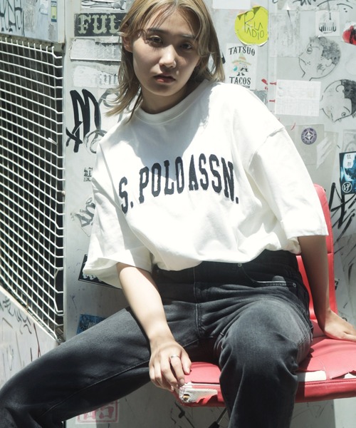 U.S. POLO ASSN.(ユーエスポロアッスン)の「U.S. POLO ASSN. / ユーエスポロアッスン 別注 コラボ ビッグシルエット オーバーサイズ 半袖 Tシャツ(Tシャツ/カットソー・メンズ・ホワイト/ブラック/ダークグリーン/ネイビー/ライトベージュ/グリーン系その他/ホワイト系その他/ベージュ系その他/ブラック系その他/ブルー系その他/グレー系その他3/チャコール/グレー系その他2/グリーン系その他3/ブラック系その他2/ブルー系その他2/ブルー系その他3/ホワイト系その他2/ホワイト系その他4/ブルー系その他4/ホワイト系その他3/ブラック系その他4/ベージュ系その他2/グリーン系その他2/ブラック系その他3/ベージュ系その他3/ホワイト系その他5/ブラック系その他5・MEDIUM/LARGE/X-LARGE)」の3枚目の写真