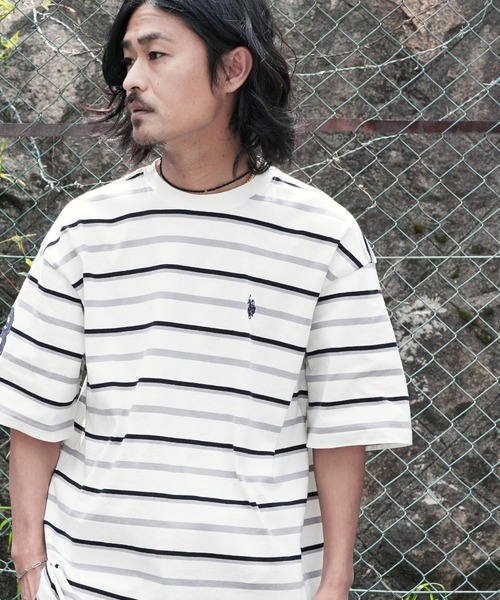 U.S. POLO ASSN.(ユーエスポロアッスン)の「U.S. POLO ASSN. / ユーエスポロアッスン 別注 コラボ ビッグシルエット オーバーサイズ 半袖 Tシャツ(Tシャツ/カットソー・メンズ・ホワイト/ブラック/ダークグリーン/ネイビー/ライトベージュ/グリーン系その他/ホワイト系その他/ベージュ系その他/ブラック系その他/ブルー系その他/グレー系その他3/チャコール/グレー系その他2/グリーン系その他3/ブラック系その他2/ブルー系その他2/ブルー系その他3/ホワイト系その他2/ホワイト系その他4/ブルー系その他4/ホワイト系その他3/ブラック系その他4/ベージュ系その他2/グリーン系その他2/ブラック系その他3/ベージュ系その他3/ホワイト系その他5/ブラック系その他5・MEDIUM/LARGE/X-LARGE)」の6枚目の写真