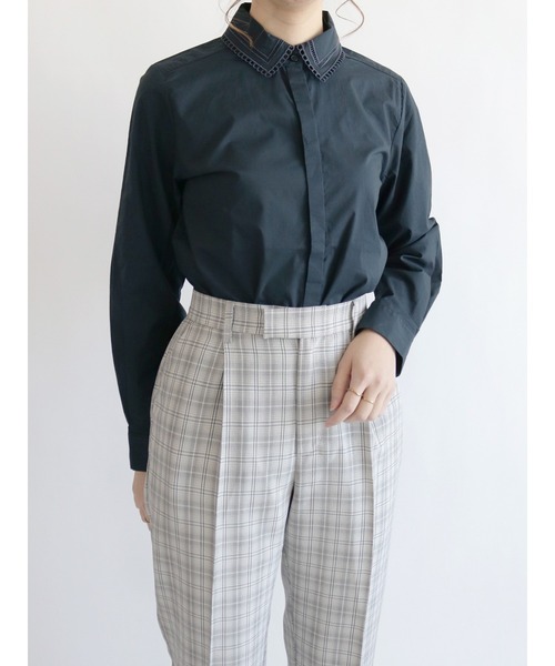 Te chichi(テチチ)の「レース刺繍衿シャツブラウス(シャツ/ブラウス・レディース・オフホワイト/ブルー/ネイビー・フリ-)」の2枚目の写真