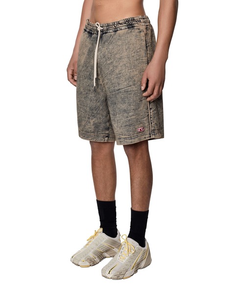 ディーゼル デニム ショートパンツ トラックデニム ショーツ　Dロゴ　現行 D-LIVERY-SHORT Denim utility shorts with dusty wash｜ブルー