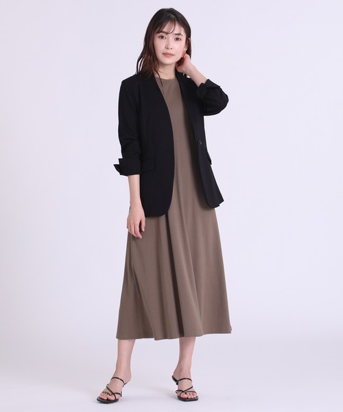INED CLARO(イネドクラロ)の「テレコノースリーブワンピース(ワンピース・レディース・ブラック/カーキ・フリー)」の9枚目の写真