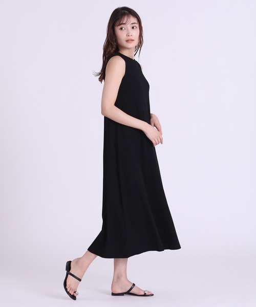 INED CLARO(イネドクラロ)の「テレコノースリーブワンピース(ワンピース・レディース・ブラック/カーキ・フリー)」の11枚目の写真
