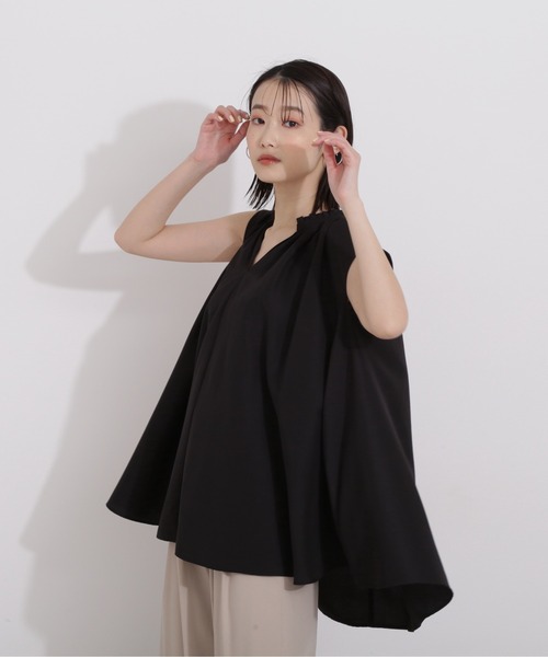 NATURAL BEAUTY BASIC(ナチュラルビューティーベーシック)の「チュニックフレアーブラウス(シャツ/ブラウス・レディース・ブラック/オフホワイト/レッド・SMALL/MEDIUM)」の3枚目の写真