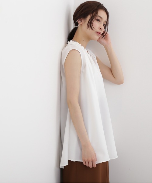 NATURAL BEAUTY BASIC(ナチュラルビューティーベーシック)の「チュニックフレアーブラウス(シャツ/ブラウス・レディース・ブラック/オフホワイト/レッド・SMALL/MEDIUM)」の5枚目の写真