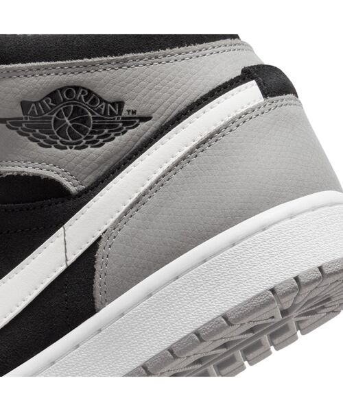 JORDAN BRAND（ジョーダンブランド）の「エア ジョーダン 1 MID SE メンズシューズ / Air Jordan 1 Mid SE Men's Shoes（スニーカー・メンズ・ブラック・26/29/27/30/28.5/25.5/26.5/27.5/25/28/29.5）」の8枚目の写真