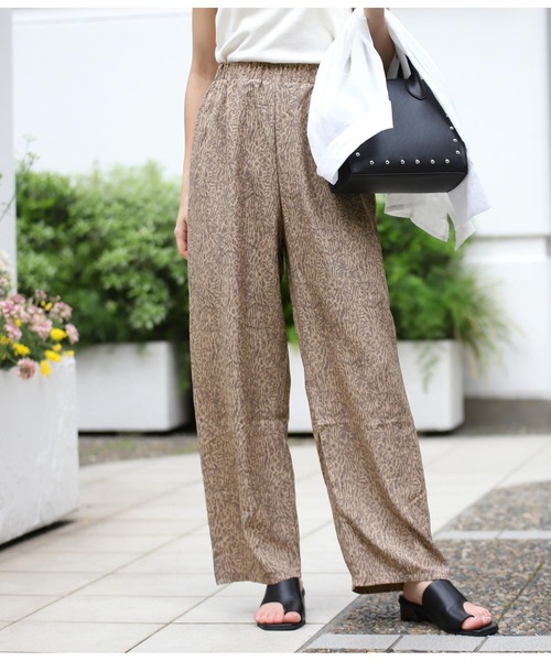 ANAP（アナップ）の「アニマルニュアンス柄ワイドパンツ（その他パンツ・レディース・ブラウン/ライトベージュ・FREE）」の2枚目の写真