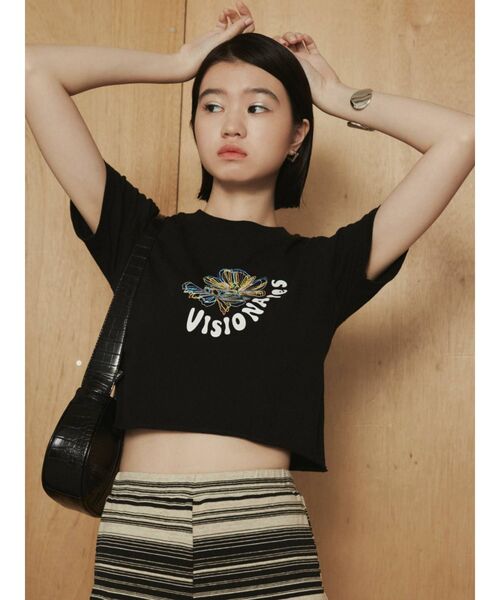 EMODA(エモダ)の「ショートボックスロゴTシャツ(Tシャツ/カットソー・レディース・ブラック/ホワイト/ブルー/ブラウン・FREE)」の3枚目の写真