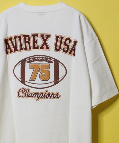 AVIREX（アヴィレックス）の「【WEB&DEPOT限定】フットボール アンド バーシティ ロゴ Tシャツ / FOOTBALL & VARSITY LOGO T-SHIRT / アヴィレックス / AVIREX（Tシャツ/カットソー・メンズ・ホワイト/ブラック/パープル/イエロー/ブルーグレー・MEDIUM/LARGE/X-LARGE/XX-LARGE）」の2枚目の写真