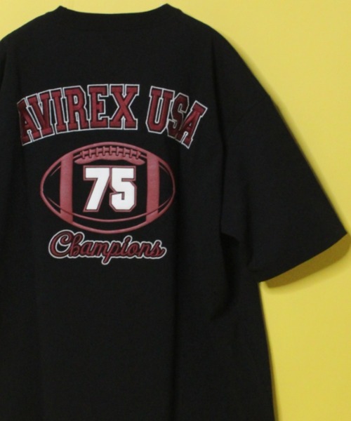 AVIREX（アヴィレックス）の「【WEB&DEPOT限定】フットボール アンド バーシティ ロゴ Tシャツ / FOOTBALL & VARSITY LOGO T-SHIRT / アヴィレックス / AVIREX（Tシャツ/カットソー・メンズ・ホワイト/ブラック/パープル/イエロー/ブルーグレー・MEDIUM/LARGE/X-LARGE/XX-LARGE）」の3枚目の写真