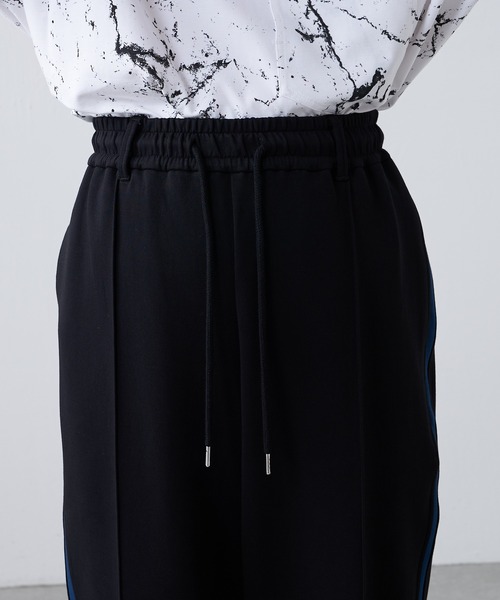 Lui's(ルイス)の「【Neucon / ニューコン】 ワイド トラックパンツ(スウェットパンツ・メンズ・ブラック/ブラウン・1/2)」の16枚目の写真