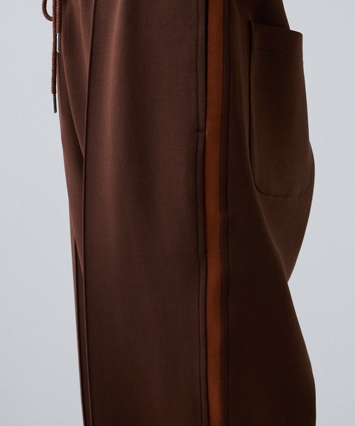 Lui's(ルイス)の「【Neucon / ニューコン】 ワイド トラックパンツ(スウェットパンツ・メンズ・ブラック/ブラウン・1/2)」の17枚目の写真