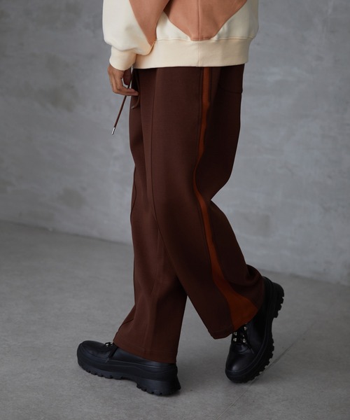 Lui's(ルイス)の「【Neucon / ニューコン】 ワイド トラックパンツ(スウェットパンツ・メンズ・ブラック/ブラウン・1/2)」の15枚目の写真