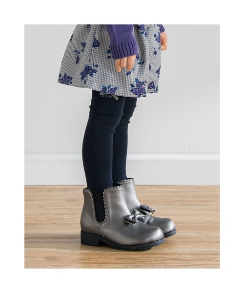 BeBe（ベベ）の「BeBe/合皮リボンブーツ(16~21cm)（ブーツ・キッズ・グレー/ブラウン・18/19/20/21/16/17）」の7枚目の写真