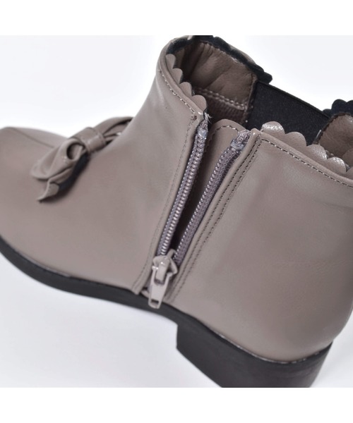 BeBe（ベベ）の「BeBe/合皮リボンブーツ(16~21cm)（ブーツ・キッズ・グレー/ブラウン・18/19/20/21/16/17）」の8枚目の写真