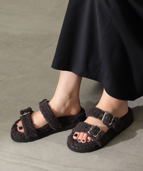 CAMINANDO（カミナンド）の「CAMINANDO / 2ストラップ ボアサンダル（サンダル・レディース・グレイッシュベージュ/チャコールグレー・6/7/8/9）」の15枚目の写真