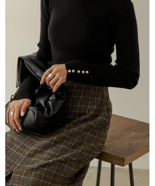 [WINTERCOLLECTION]袖パール付きリブニットタートルネックトップス