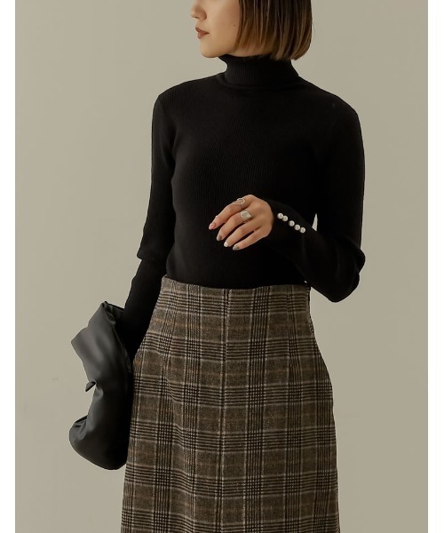 [WINTERCOLLECTION]袖パール付きリブニットタートルネックトップス