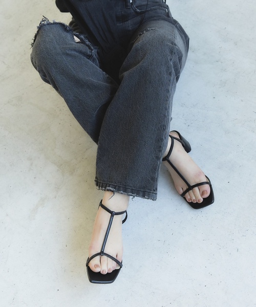 LE TALON(ルタロン)の「5cmTストラップサンダル(サンダル・レディース・ホワイト/シルバー/モスグリーン/ブラック系その他・SMALL/MEDIUM/LARGE/X-LARGE/X-SMALL)」の3枚目の写真