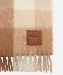 Maison Kitsune（メゾンキツネ）の「CHECK FRINGED SCARF（マフラー