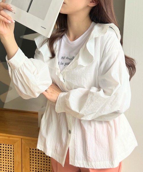 moment+（モーメントプラス）の「シアーナイロンワッシャーフリルマウンテンパーカー（マウンテンパーカー・レディース・ブラック/カーキ/オフホワイト・M）」の2枚目の写真