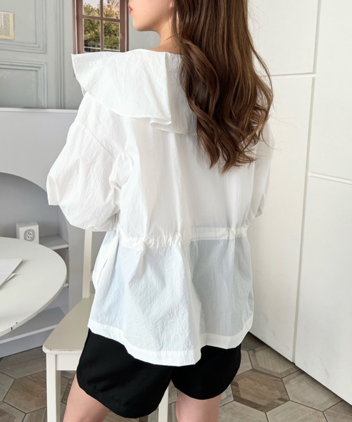 moment+（モーメントプラス）の「シアーナイロンワッシャーフリルマウンテンパーカー（マウンテンパーカー・レディース・ブラック/カーキ/オフホワイト・M）」の8枚目の写真