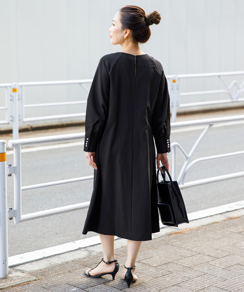 B.C STOCK（ベーセーストック）の「ダブルクロスボリュームスリーブワンピース（ワンピース・レディース・ブラック/ベージュ・FREE）」の6枚目の写真