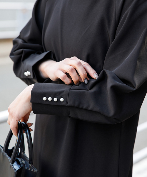 B.C STOCK（ベーセーストック）の「ダブルクロスボリュームスリーブワンピース（ワンピース・レディース・ブラック/ベージュ・FREE）」の9枚目の写真