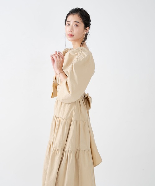 qumerry.(キュメリ)の「バックリボンワンピース(ワンピース・レディース・ブルー/オフホワイト/ベージュ・FREE)」の2枚目の写真