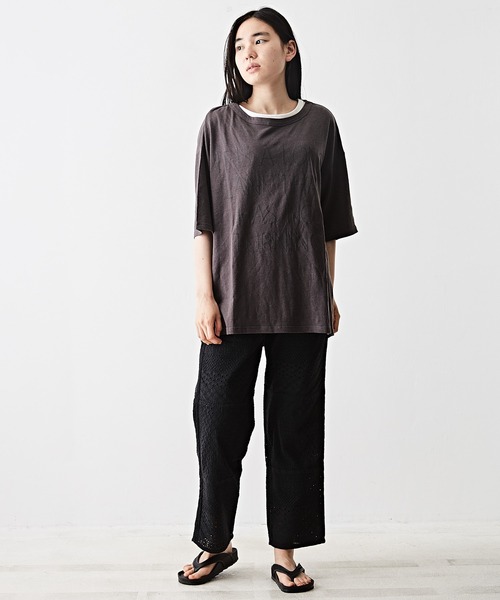 TOBILA（トビラ）の「綿麻天竺バックツイストクルーネックTシャツ（Tシャツ/カットソー・レディース・スミクロ/ピンク/ホワイト/ブラウン・M）」の16枚目の写真