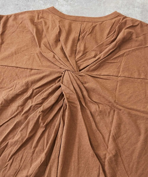 TOBILA（トビラ）の「綿麻天竺バックツイストクルーネックTシャツ（Tシャツ/カットソー・レディース・スミクロ/ピンク/ホワイト/ブラウン・M）」の15枚目の写真