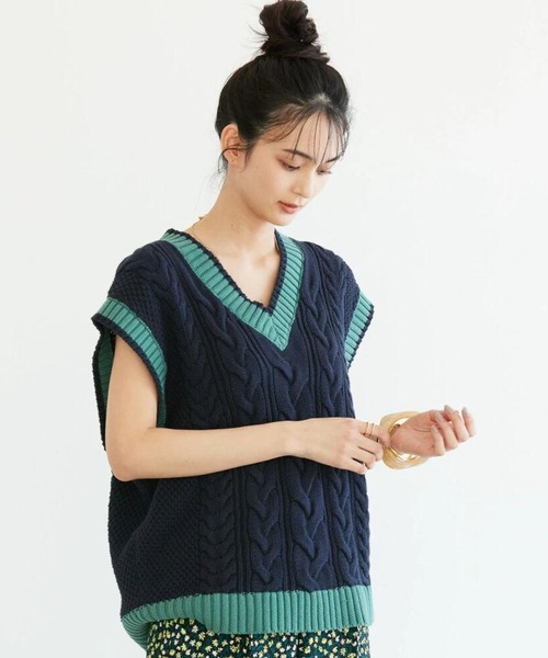 AMERICAN HOLIC（アメリカンホリック）の「Vネックチルデンケーブルニットベスト（ベスト・レディース・ネイビー/アイボリー・M/L）」の2枚目の写真