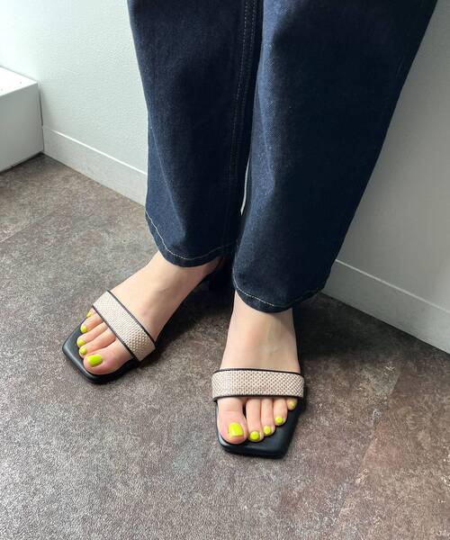 OPAQUE.CLIP(オペークドットクリップ)の「◆アンクルストラップローヒールサンダル(サンダル・レディース・ベージュ/ブラック系/ブラック/ピンクゴールド・02/03)」の1枚目の写真