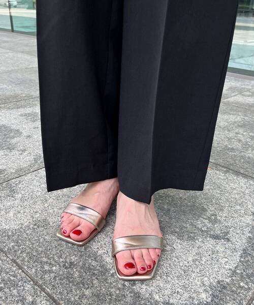 OPAQUE.CLIP(オペークドットクリップ)の「◆アンクルストラップローヒールサンダル(サンダル・レディース・ベージュ/ブラック系/ブラック/ピンクゴールド・02/03)」の4枚目の写真