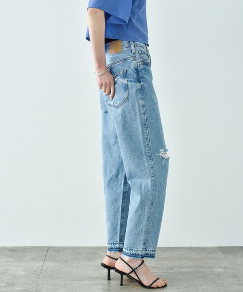 CODE A(コードエー)の「【NEEDBY heritage】 LISA highrise tapered denim(デニムパンツ・レディース・ライトブルー・23/24/25/26)」の3枚目の写真