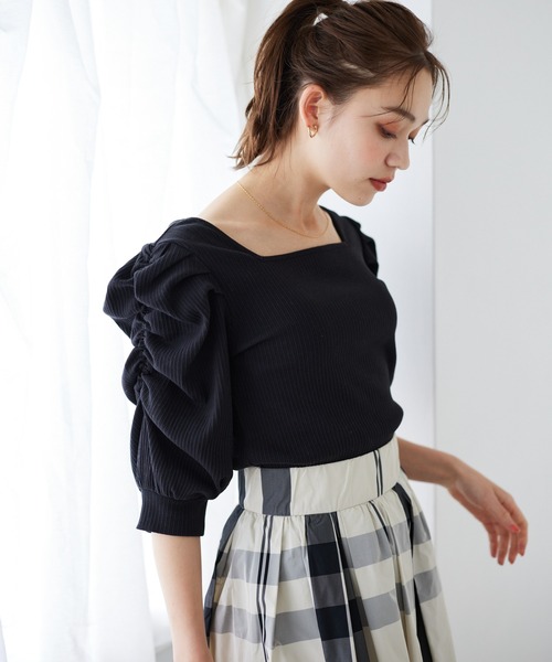 mysty woman(ミスティウーマン)の「パワショル2WAYテレコプルオーバー 907305(Tシャツ/カットソー・レディース・ライトブルー/ブラック/ホワイト系その他/ブラック系その他/オフホワイト・FREE)」の3枚目の写真