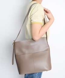 Flowering Korea（フラワーリングコリア）の「【A4サイズ対応】レザーショルダーバッグ（ショルダーバッグ）」