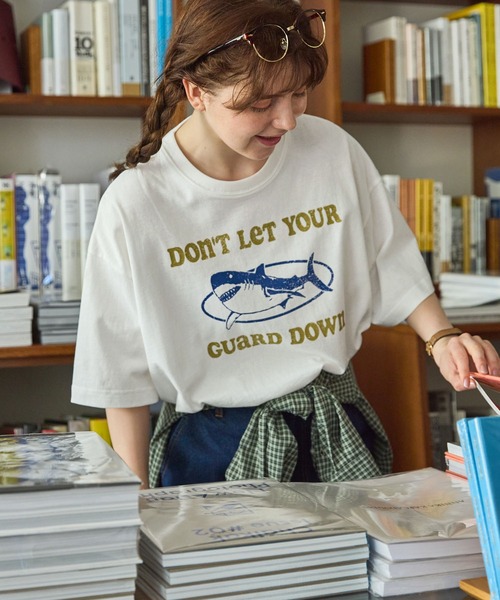 MONO-MART LADY'S(モノマートレディース)の「ヴィンテージライクアニマルグラフィックTシャツ(Tシャツ/カットソー・レディース・ホワイト系/アイボリー系/オフホワイト/オートミール・FREE)」の2枚目の写真