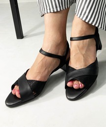 Riz raffinee（リズラフィーネ）の「【3E】クロスデザインサンダル（サンダル）」