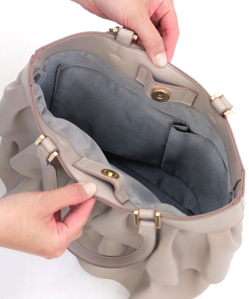 MIAN （ミアン）の「フリルトートバッグ（トートバッグ・レディース・グレイッシュベージュ/ブルー/ブラック・FREE）」の9枚目の写真