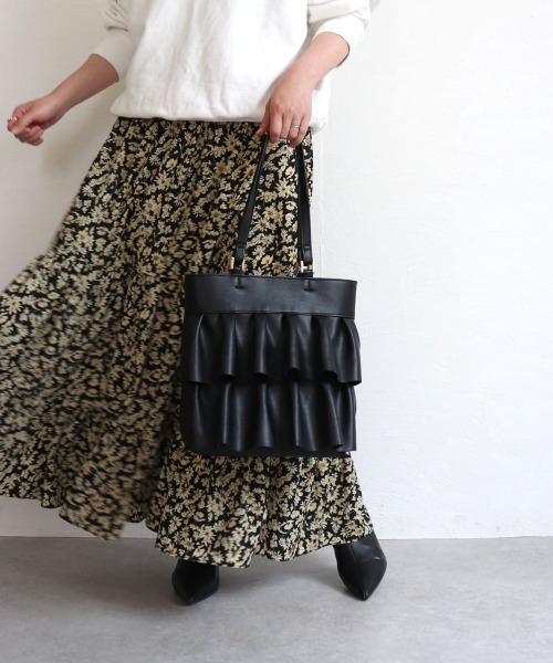 MIAN （ミアン）の「フリルトートバッグ（トートバッグ・レディース・グレイッシュベージュ/ブルー/ブラック・FREE）」の4枚目の写真