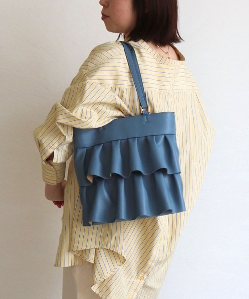 MIAN （ミアン）の「フリルトートバッグ（トートバッグ・レディース・グレイッシュベージュ/ブルー/ブラック・FREE）」の6枚目の写真