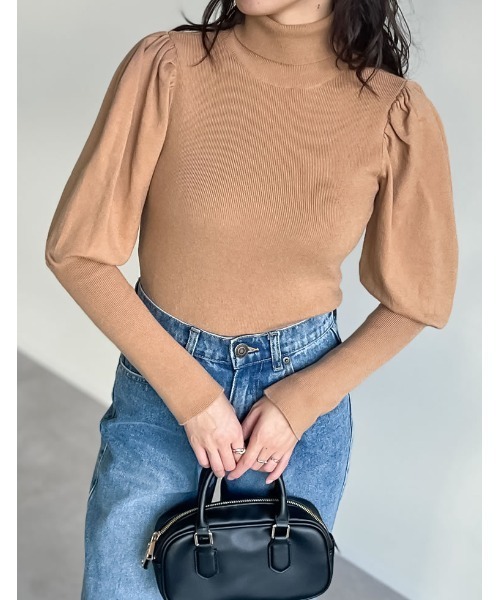 Re:EDIT（リエディ）の「[2023-24 WINTER COLLECTION]パフショルダー細リブタートルニットトップス（ニット/セーター・レディース・ベージュ/グリーン/アイボリー/チャコールグレー/ブルー/ホワイト×ブラック/ブラック/キャメル/レッド/パープル・LARGE/MEDIUM）」の9枚目の写真